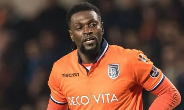 Afrikani Emmanuel Adebayor përshëndetet nga futbolli