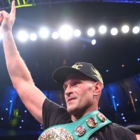 Tyson Fury e paralajmëron rikthimin