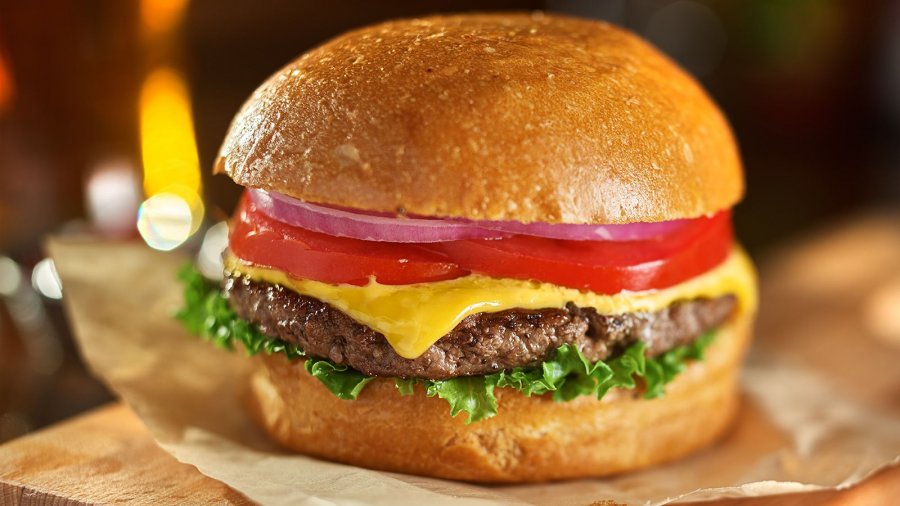 Çfarë ndodh me trupin një orë pasi ke ngrënë një hamburger