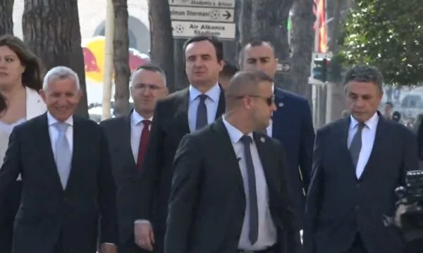 Pas takimit me Begajn, Kurti në këmbë drejt Kuvendit Shqiptar