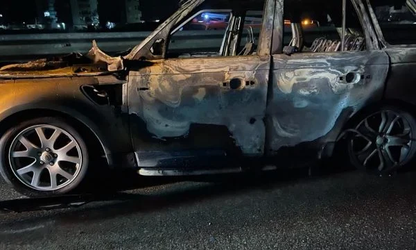 Pas sulmi me armë ndaj Top Channel, gjendet një makinë e djegur në Golem, ja çfarë u zbulua brenda automjetit