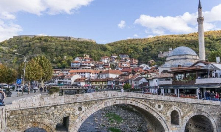 Arrestohet i dyshuari në Prizren pasi i vuri flakën dyqanit