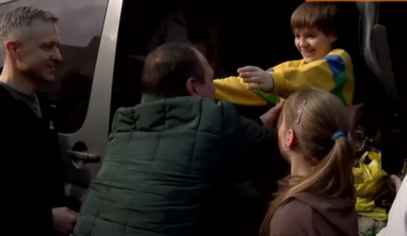 Ribashkohen me familjet e tyre fëmijët ukrainas që Rusia i dërgoi në Krime
