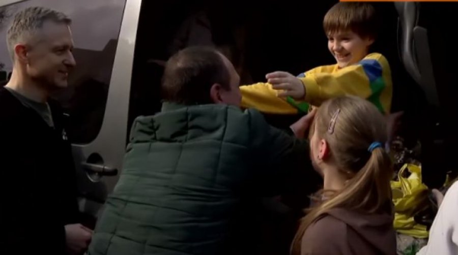 Ribashkohen me familjet e tyre fëmijët ukrainas që Rusia i dërgoi në Krime