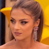 Nita Latifi surprizohet për ditëlindje në shtëpinë e