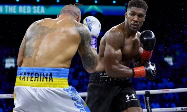 Joshua i harron  humbjet e kaluara nga Usyk, zotohet për fitore në meçin e 1 prillit