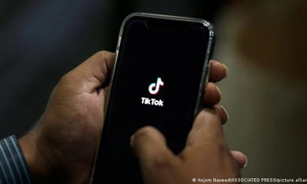 Sfida e TikTok-ut djeg 75% të trupit të adoleshentit