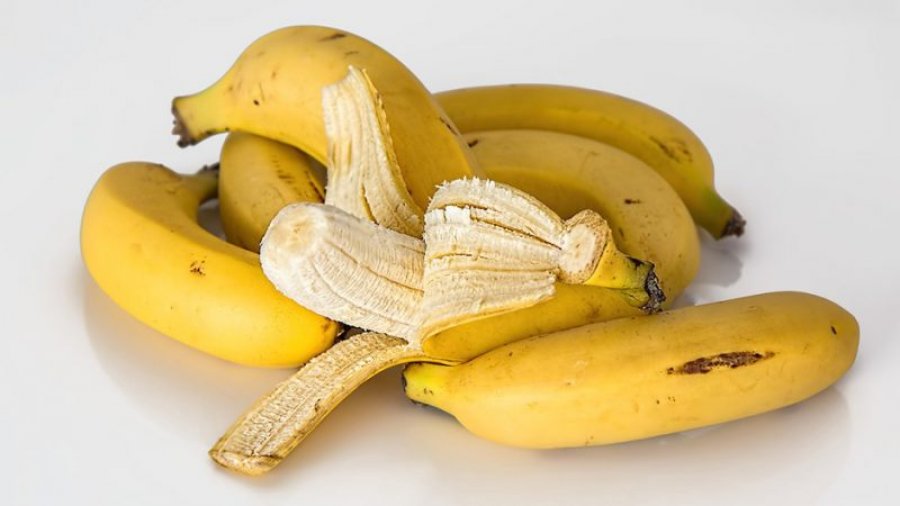  Mos i hiqni 'vijat' e bananeve kur ta keni qëruar