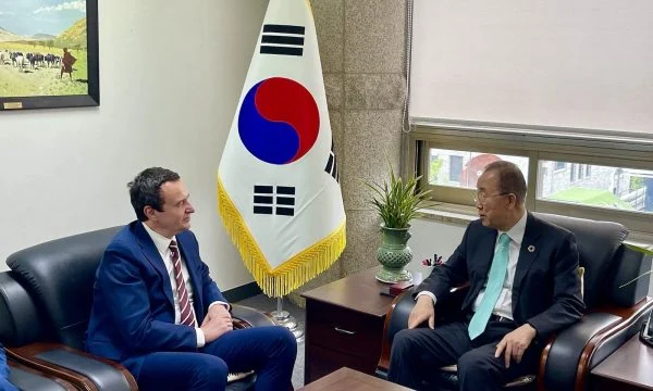 Kurti mirëpritet nga Ban Ki Moon në Korenë e Jugut