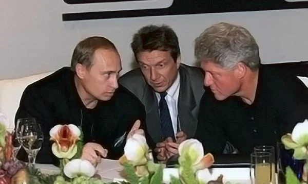 Clinton zbulon për herë të parë bisedën  me Putinin