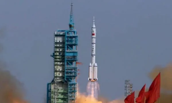 Realizohet udhëtimi hapësinor për  276 ditësh, anija kozmike kineze kthehet me sukses në Tokë
