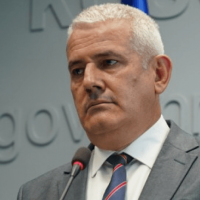 Ministri Sveçla merr pjesë në rivarrimin e Liridona Ademajt