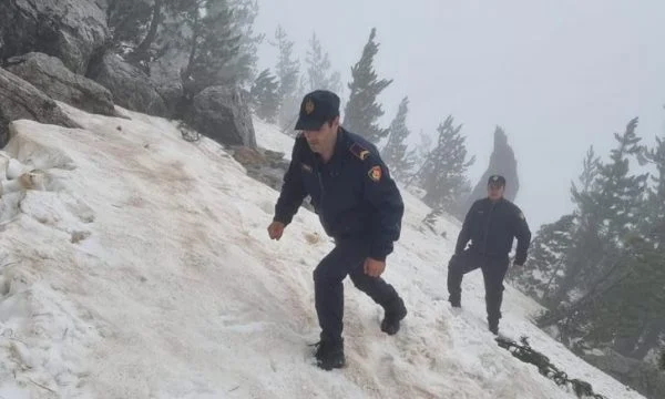 Gjenden trupat e pajetë të dy turisteve pasi ranë në greminë 