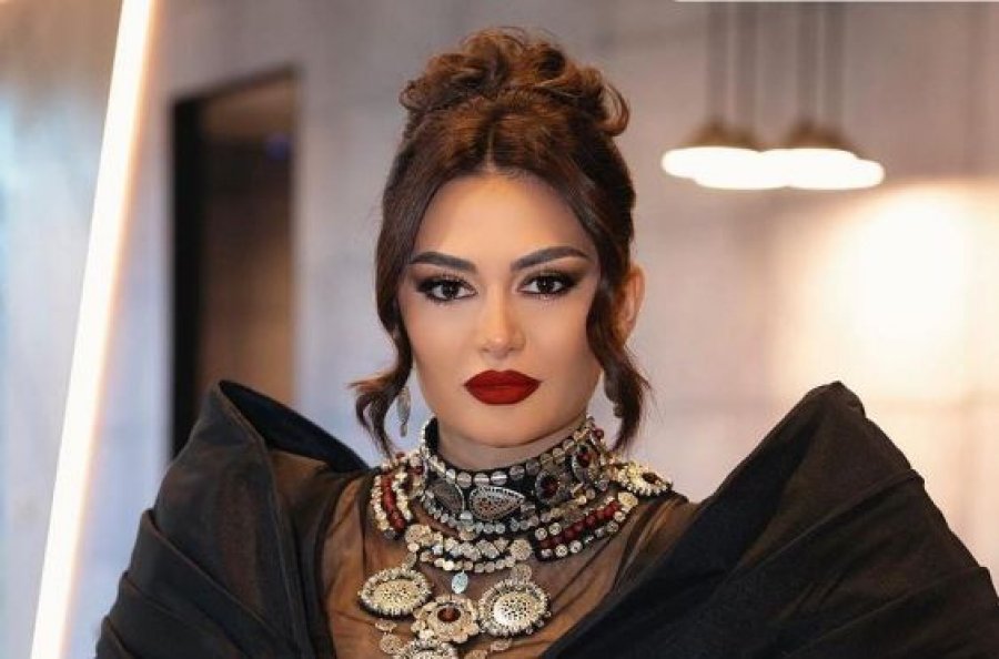 Albina Kelmendi poston një fotografi, mahnit me veshjen