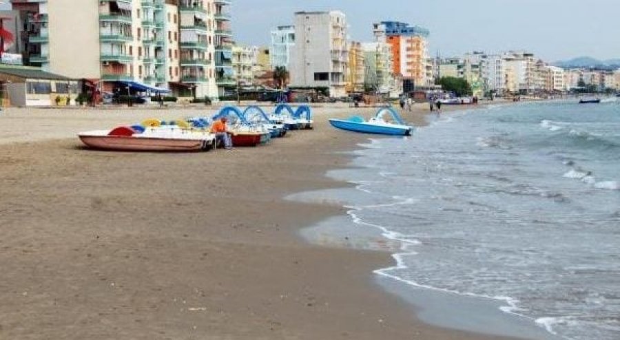 Durrës: Gjendet e vdekur në breg të detit, 69 vjeçarja mbytet në ujë 