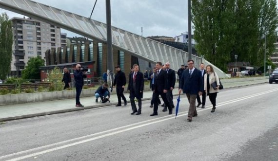 Lajçak simbolikisht e ka “hapur” Urën e Ibrit, shkon këmbë në Veri 