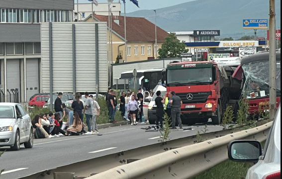 Aksident në Vragoli të Prishtinës, thyhet xhami i autobusit