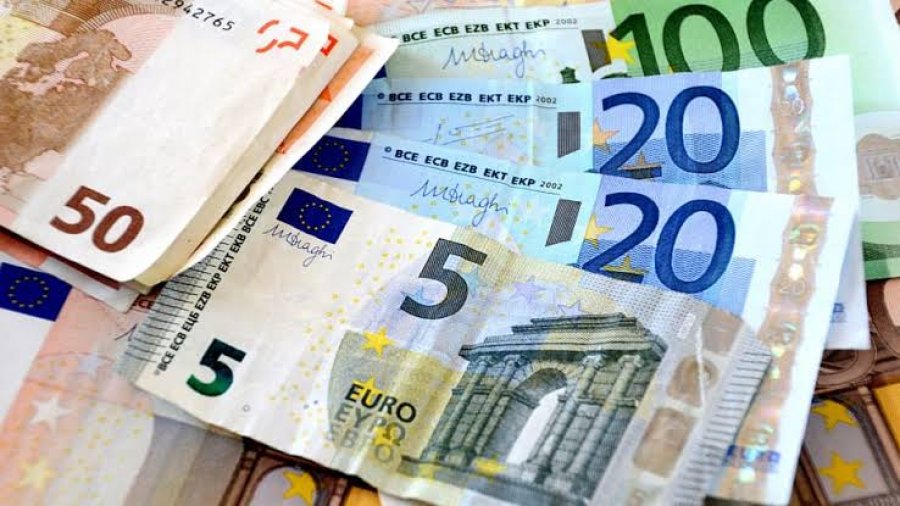 Mashtroi 32-vjeçararin duke ja marrur 10 mijë euro, arrestohet 46 vjeçarja 