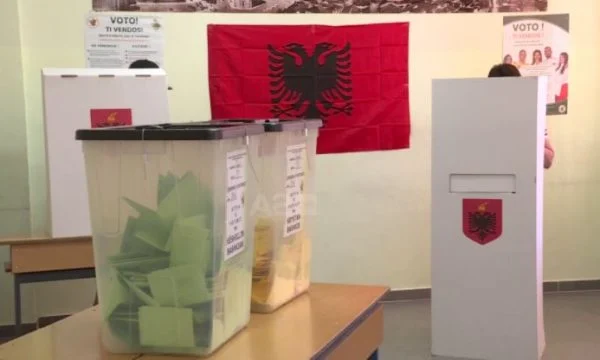 Shqipëri: Pjesëmarrje më e ulët në votime krahasuar me një vit më parë