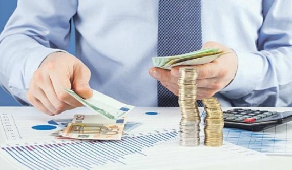 Kosovarët morën 5 miliardë kredi në vitin 2023