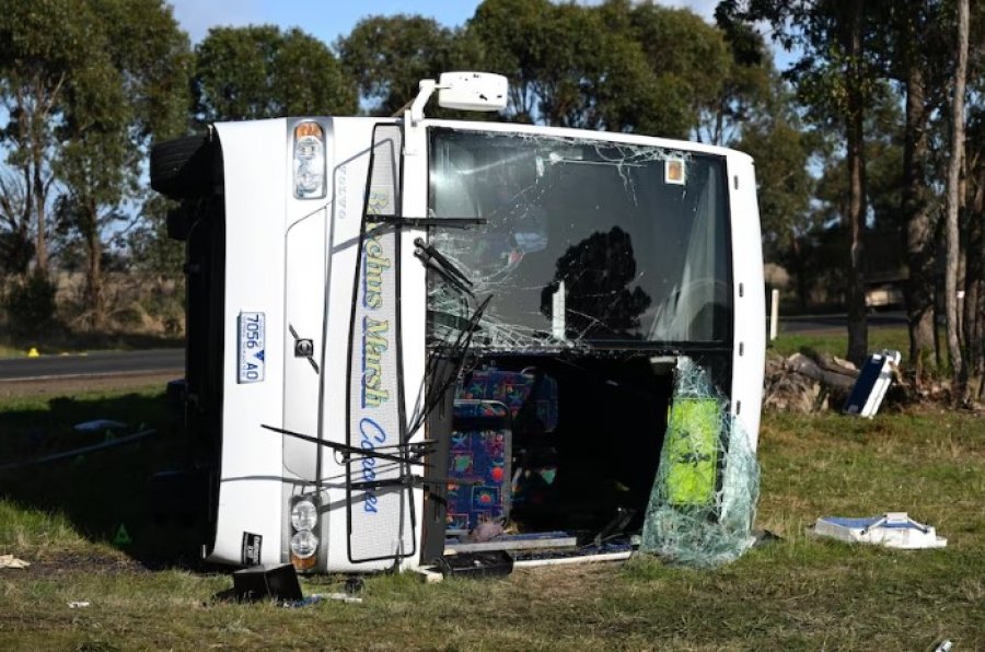 Aksident i rëndë, kamioni përplaset në autobusin e mbushur me nxënës, 45 të lënduar