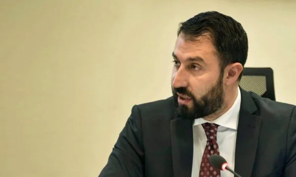 Ministri Krasniqi tregon se kur do të betohen tre kryetarët e tjerë në Veri 
