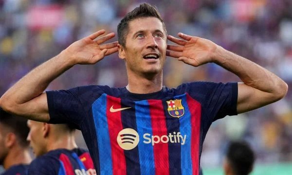 Lewa kërkon kontratë të re dyvjeçare, Barça po mendon