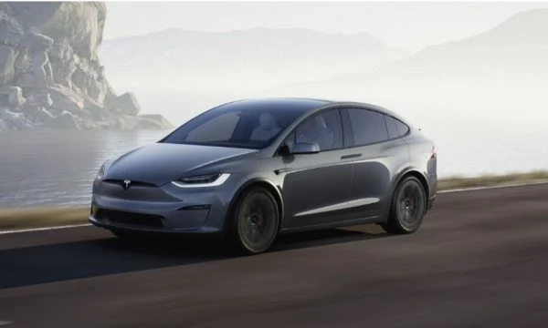 Musk thyen heshtjen rreth investimit të Tesla në Nissan