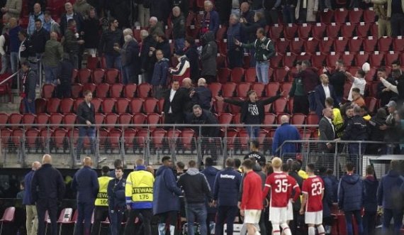 Ndalohet  hyrja  në stadium  për 43 tifozë që  sulmuan fansat e West Hamit