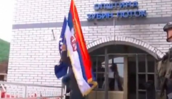 Largohet flamuri serb në Zubin Potok dhe vendoset ai i Republikës së Kosovës