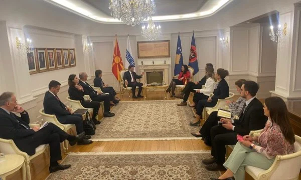 Fillon takimi i presidentes me Bujar Osmanin