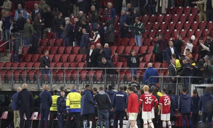 Ndalohet  hyrja  në stadium  për 43 tifozë që  sulmuan fansat e West Hamit