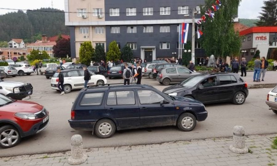 Lajmi i fundit: Të shtëna me kallashnikov në Leposaviq
