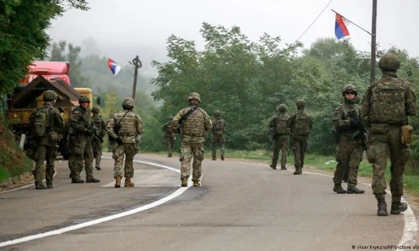 NATO thirrje Kosovës: Shtensionojeni menjëherë situatën në Veri, zgjidhni situatën përmes dialogut