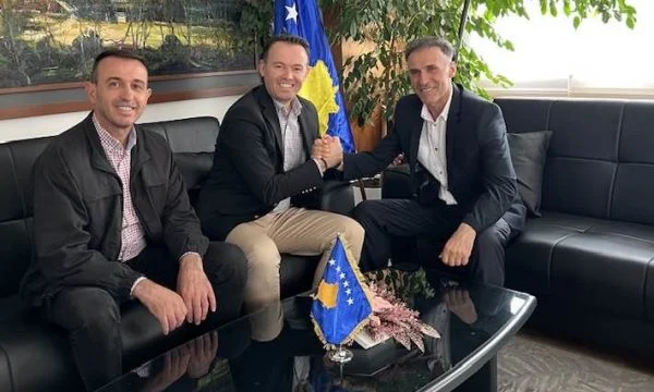 Peci iu shkon për vizitë dy kryetarëve të rinj në Veri