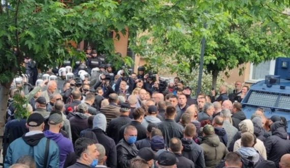 Protesuesit Në Zubin Potok fillojnë të shpërndahen