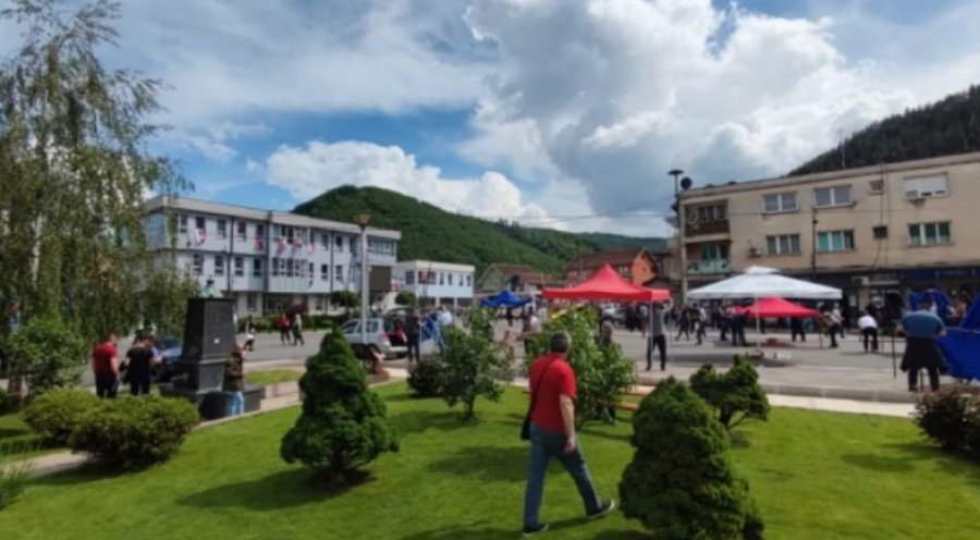 Një person raporton se nëna e tij ka shkuar në Serbi