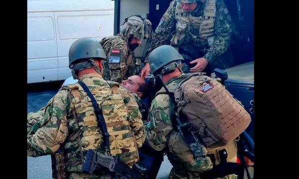 Tre nga ushtarët e KFOR-it u plagosën me armë zjarri