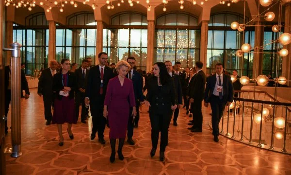 Presidentja Osmani publikon pamje nga takimet me liderë në Moldavi