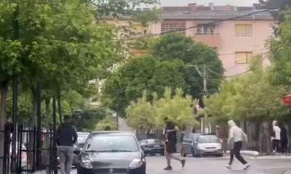 Vetura e Policisë sulmohet sërish në Veri