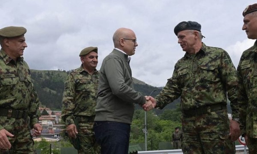 Vuçeviq publikon fotografi nga Rashka,