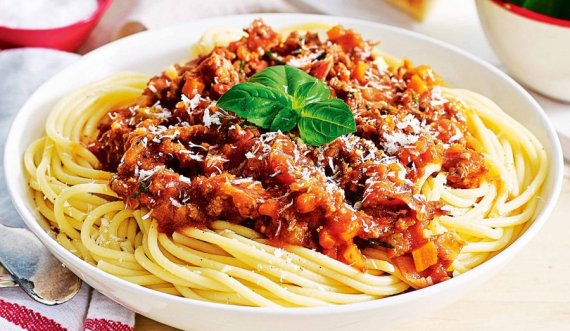 Receta e Pepës:‘Spageti’ me salcë bolonjeze