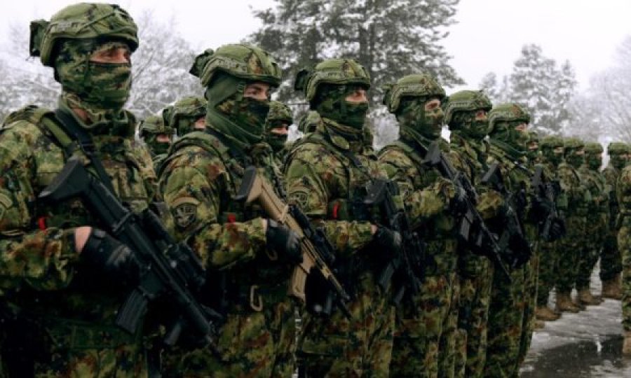 Analisti ushtarak Radiq: Ushtria serbe është kthyer në një pjesë të makinës propagandistike për pushtetin në Serbi
