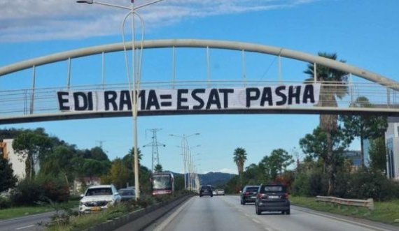 Shfaqet parulla në mes të autostradës: Edi Rama=Esat Pasha