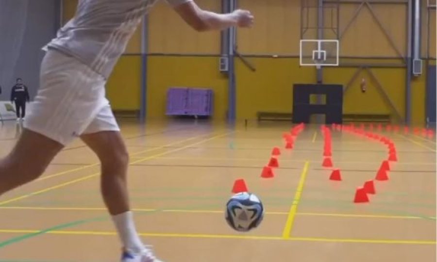 Toni Kroos me precizitet të jashtëzakonshëm, shënon nga koshi në kosh me këmbë!