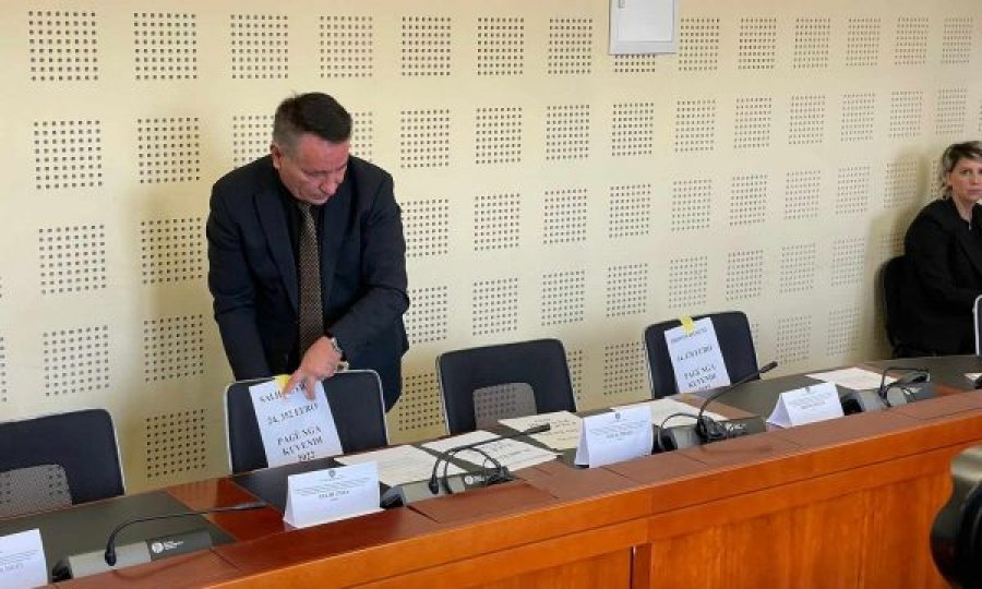 Munguan në Komision, Lekaj ia vendos pagat nëpër karrige deputetëve të VV-së