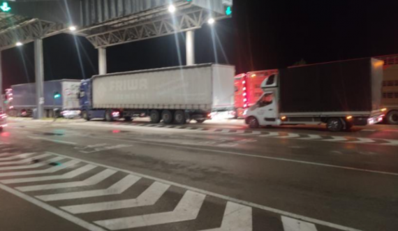 Petkoviç thotë se 3 kamionë me barna nga Serbia janë futur dje në Kosovë