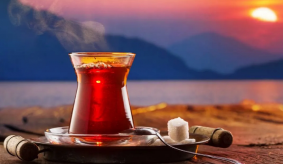 Mos e refuzoni, njerëzit që pinë çaj ‘rusi’ çdo ditë kanë zemër më të shëndetshme