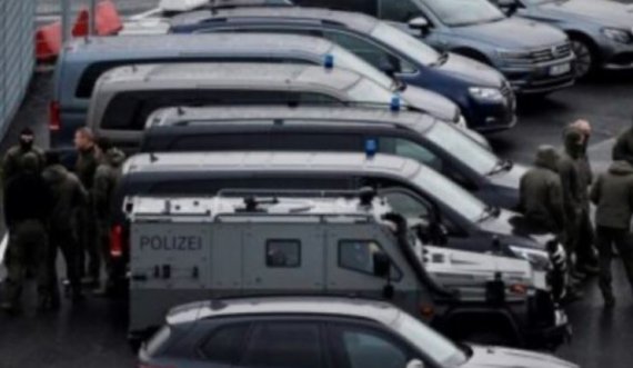 Në aeroportin e Hamburgut: Policia arreston babain e vajzës së mbajtur peng