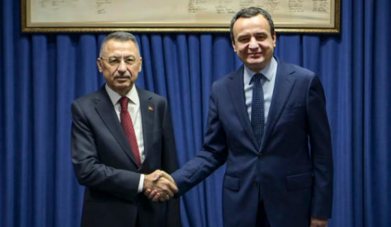 Albin Kurti takon kryetarin e komisionit për Punë të Jashtme të Turqisë